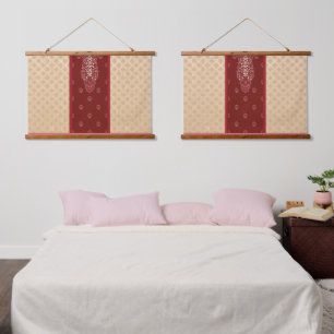 Tapiz Con Marco De Madera moqueta roja y beige con un borde rojo