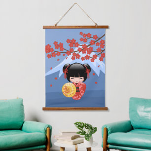 Tapiz Con Marco De Madera Muñeca Roja Sakura Kokeshi - Geisha Japonesa Adora