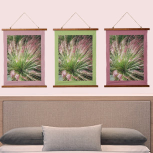 Tapiz Con Marco De Madera Naturaleza fotográfica de la hierba azul rosa y ve