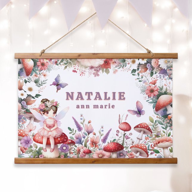 Tapiz Con Marco De Madera Nombre personalizado del jardín de hadas encantado (Enchanted Fairycore Garden Custom Name Tapestry Wall Art Brown Hair Fairy.)