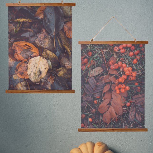 Tapiz Con Marco De Madera Noviembre: bayas rojas y hojas de otoño marrones (Subido por el creador)