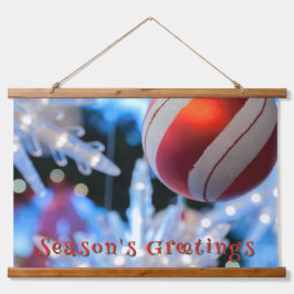 Tapiz Con Marco De Madera Ornamento navideño rojo y luz blanca