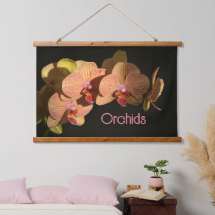 Tapiz Con Marco De Madera Orquídeas Corales Dramáticas Fotografía Floral