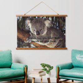 Tapiz Con Marco De Madera Oso Koala en un árbol