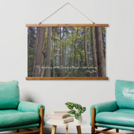 Tapiz Con Marco De Madera Paisaje forestal con cita de John Muir