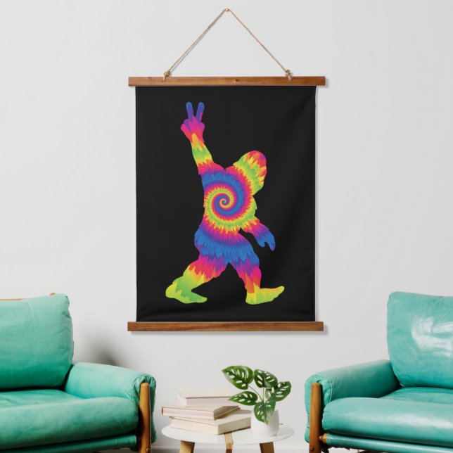 Tapiz Con Marco De Madera Peace Love Bigfoot - Amantes de pie grande (Sala de estar)