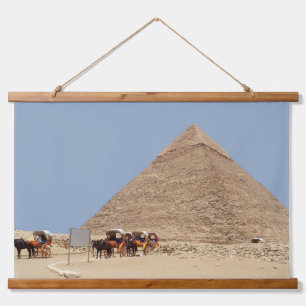 Tapiz Con Marco De Madera Pirámide de Khafre y una cadena de carros