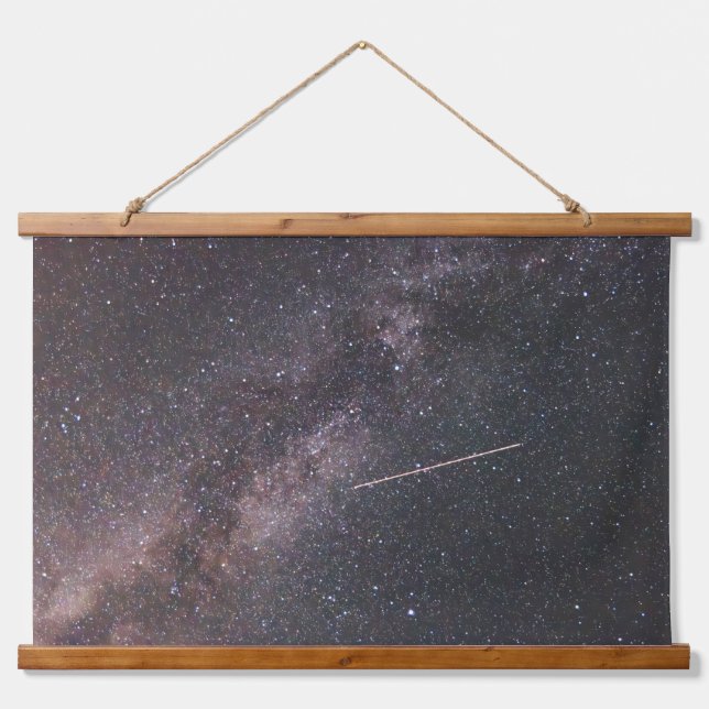 Tapiz Con Marco De Madera Plane crossing the Milky Way (2024) (Anverso )