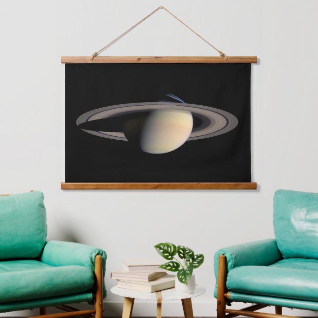 Tapiz Con Marco De Madera Planta gigante de gas Saturno iluminado por Cassin (Sala de estar)