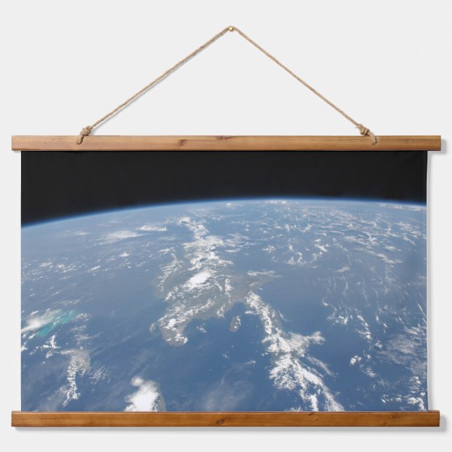 Tapiz Con Marco De Madera Polvo Saharaui Que Se Incide Hacia Occidente En El (Anverso )