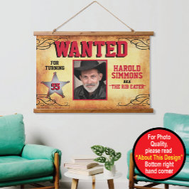 Tapiz Con Marco De Madera Póster de cumpleaños occidental buscado