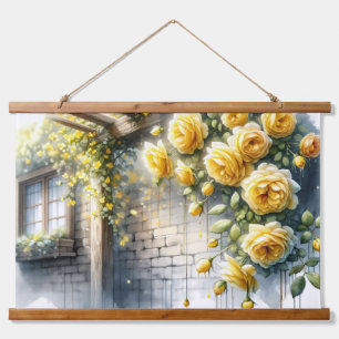 Tapiz Con Marco De Madera Rosas Doradas en la pared de una cabaña rústica de