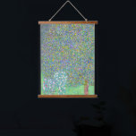 Tapiz Con Marco De Madera Rosebushes de Gustav Klimt bajo la pintura del árb<br><div class="desc">Los rosebushes de Gustav Klimt bajo la pintura del árbol colgando tapiz .</div>