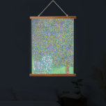 Tapiz Con Marco De Madera Rosebushes de Gustav Klimt bajo la pintura del árb<br><div class="desc">Los rosebushes de Gustav Klimt bajo la pintura del árbol colgando tapiz .</div>