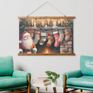 Tapiz Con Marco De Madera Santa junto a la chimenea calcetines de Navidad