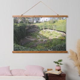 Tapiz Con Marco De Madera Santuario oculto Umpherston Sinkhole