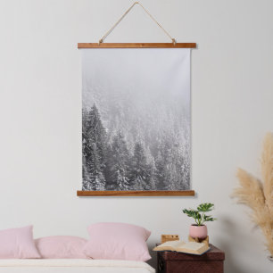 Tapiz Con Marco De Madera Selva de picor de nieve envuelta en niebla