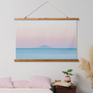 Tapiz Con Marco De Madera Silueta de la isla en el horizonte al atardecer