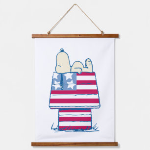 Tapiz Con Marco De Madera Snoopy on the 4 of July Dog House