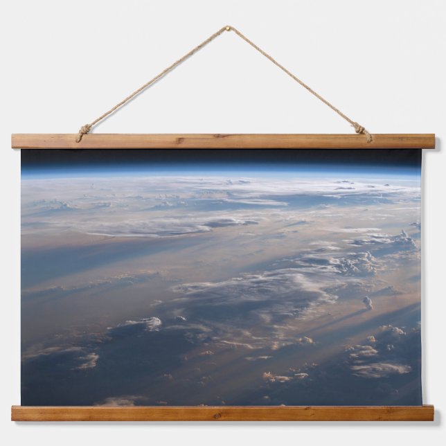 Tapiz Con Marco De Madera Sunrise arroja largas sombras sobre el mar de Fili (Anverso )