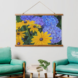 Tapiz Con Marco De Madera Susanne de Ojos Negros y Hortensia Azul Floral