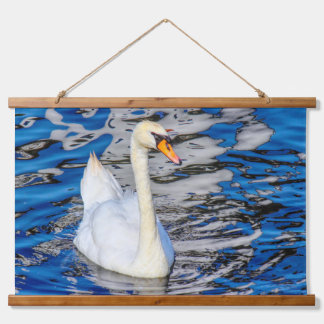 Tapiz Con Marco De Madera Swan con reflexiones