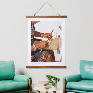 Tapiz Con Marco De Madera The Weaver’s Song Heritage Wall Art