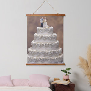 Tapiz Con Marco De Madera Torta de boda blanca de cinco pisos con pareja de