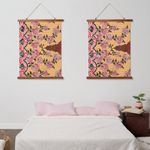 Tapiz Con Marco De Madera Un cautivador patrón oriental adornado con fl rojo