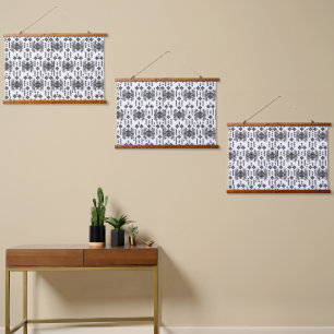 Tapiz Con Marco De Madera Un diseño simétrico monocromo con intricados