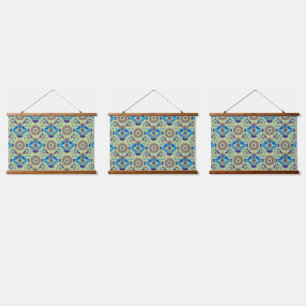 Tapiz Con Marco De Madera Un diseño textil simétrico con azul y/o