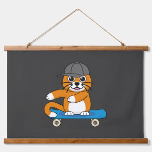 Tapiz Con Marco De Madera Un gato Naranja lindo en un Personalizado de skate