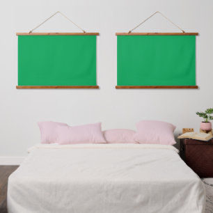 Tapiz Con Marco De Madera Una pantalla verde colocada contra un contragrupo