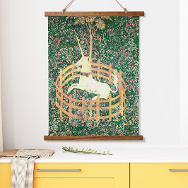 Tapiz Con Marco De Madera Unicornio En Cautiverio