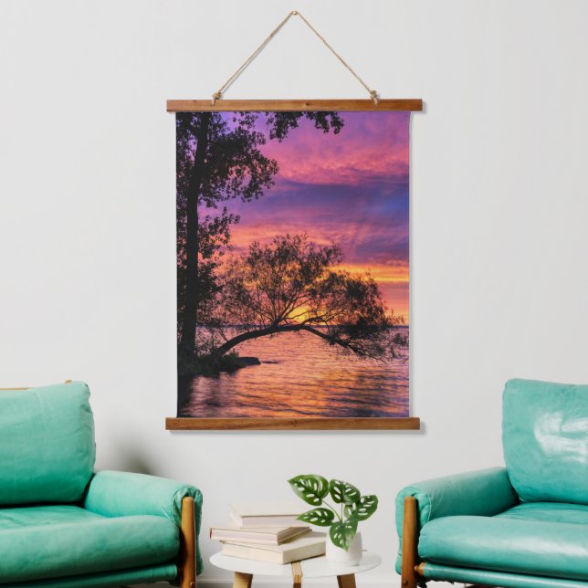 Tapiz Con Marco De Madera Vibrant Sunset Over Tranquil Waters Wall Art (Sala de estar)