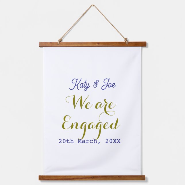 Tapiz Con Marco De Madera We are Engaged purple gold name date elegant simpl (Anverso)
