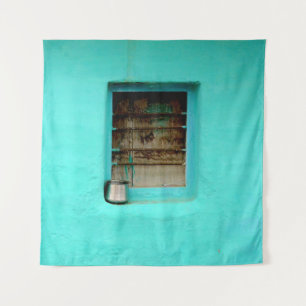 TAPIZ CONTENEDOR DE ACERO GRIS EN LA VENTANA CON PINTURA