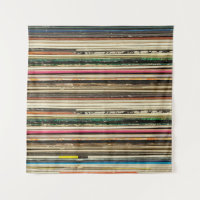 Cubiertas de cartón antiguas apiladas en el acorde