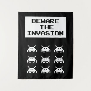 Tapiz Cuidado con la invasión, diseño geek