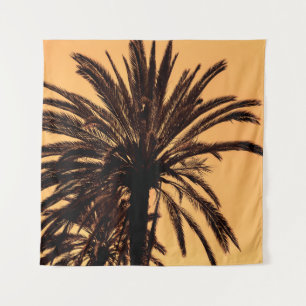 Tapiz Dark silhouettes of date palms against bright colo