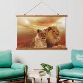 Tapiz de pared con león y leona con madera encima