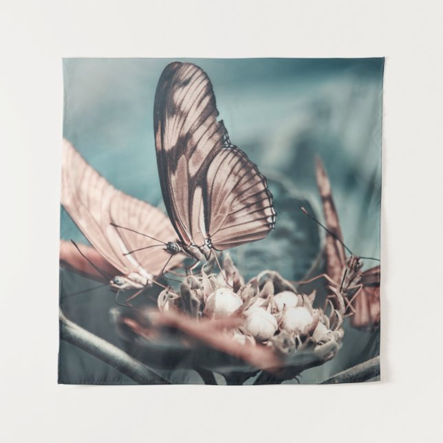 TAPIZ DOS MARIPOSAS MARRÓN Y NEGRO EN LA PARTE SUPERIOR  (Anverso)