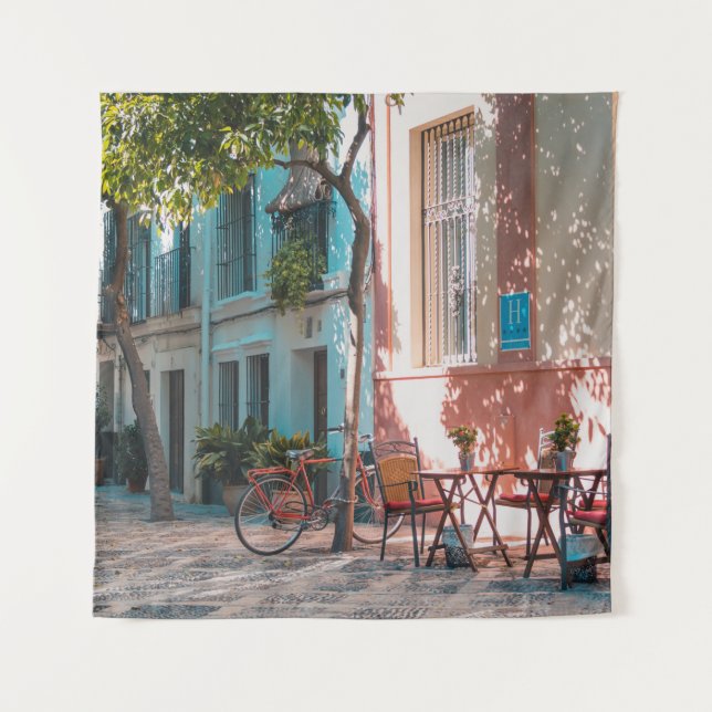 Tapiz Dos mesas marrones afuera (Anverso)