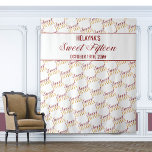 Tapiz Dulce 15 Red Gold Birthday Party backdrop<br><div class="desc">Dulce fiesta de 15 años en rojo y dorado, ideal para la fotografía, el cartel de bienvenida o como una gran decoración fiesta que ayuda a definir el tema. El diseño tiene un patrón diagonal, escalonado y repetido, de baldosas de Sweet Fifteen, que se graba en caligrafía rápida y tipografía...</div>