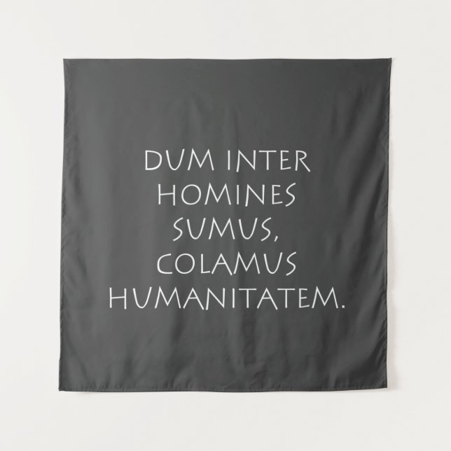 Tapiz Dum inter homines sumus colamus humanitatem (Anverso)