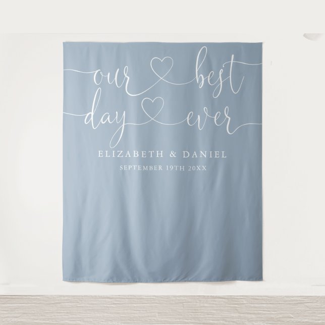 Tapiz Dusty Blue Best Day Ever Heart Script Boda (Anverso)