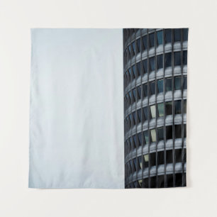 TAPIZ EDIFICIO DE CONCRETO GRIS BAJO CIELO BLANCO DURANT