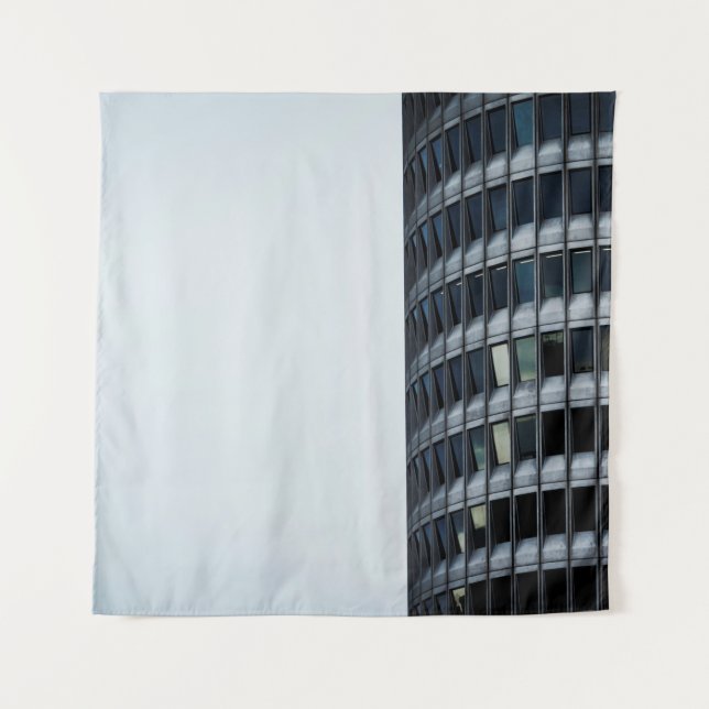 TAPIZ EDIFICIO DE CONCRETO GRIS BAJO CIELO BLANCO DURANT (Anverso)