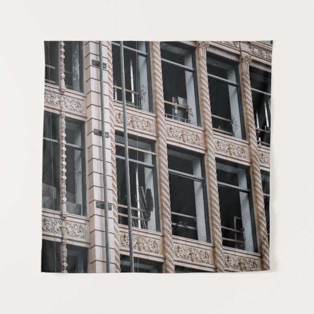 TAPIZ EDIFICIO DE CONCRETO MARRÓN CON VENTANAS DE VIDRIO (Anverso)