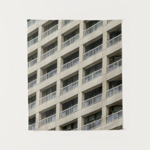Tapiz Edificio de hormigón blanco durante el día